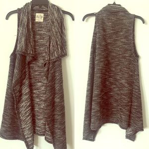 Knit vest marled black and white